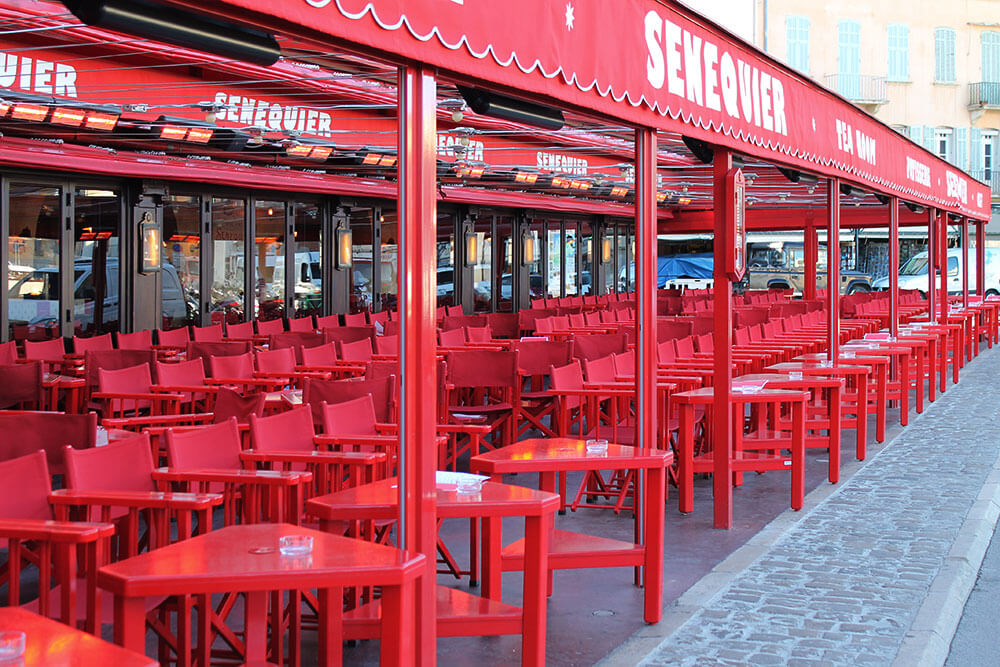 Mobilier rouge café Sénéquier french riviera